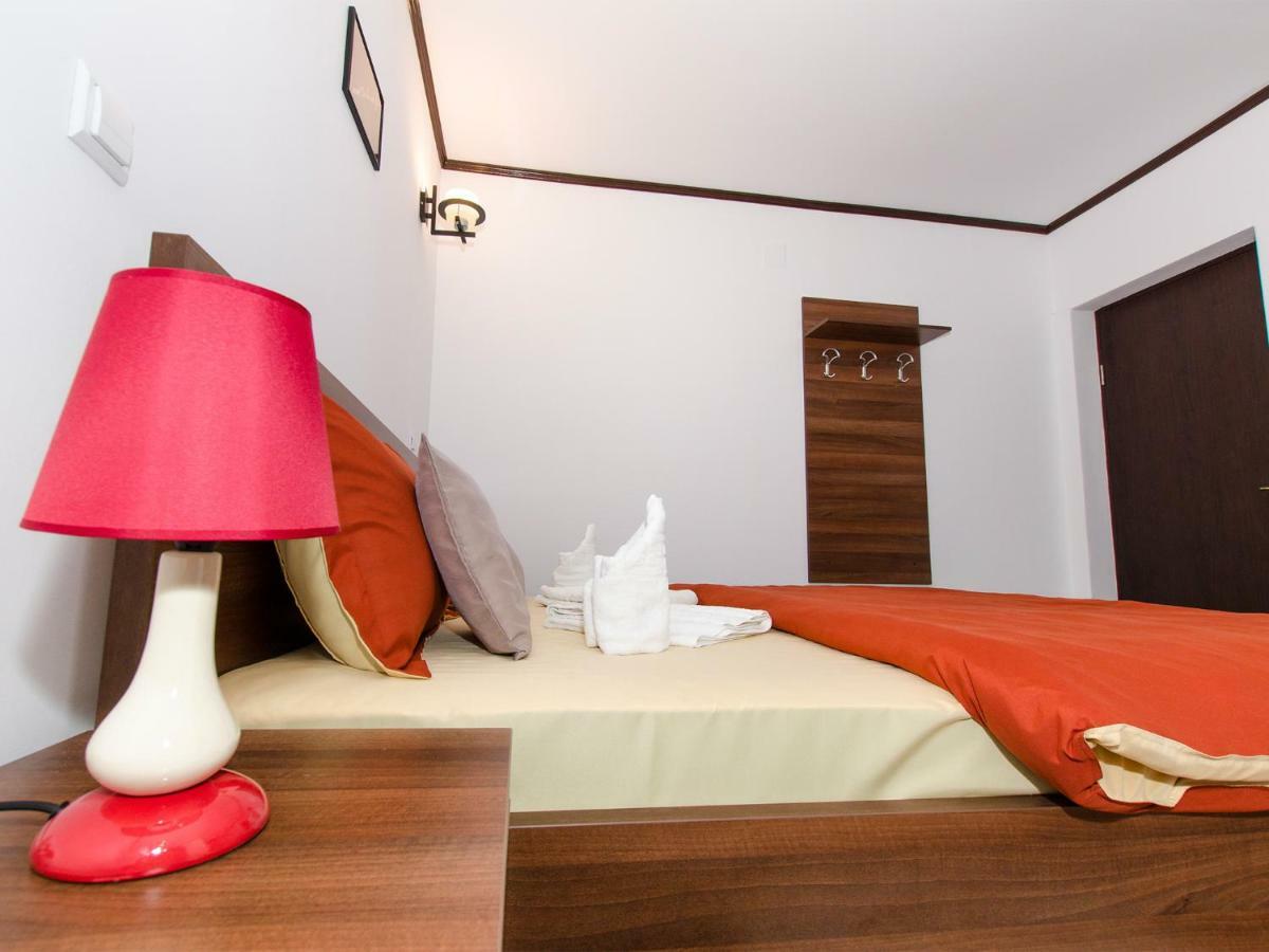 Ferienwohnung Chez Marcel Sinaia Exterior foto