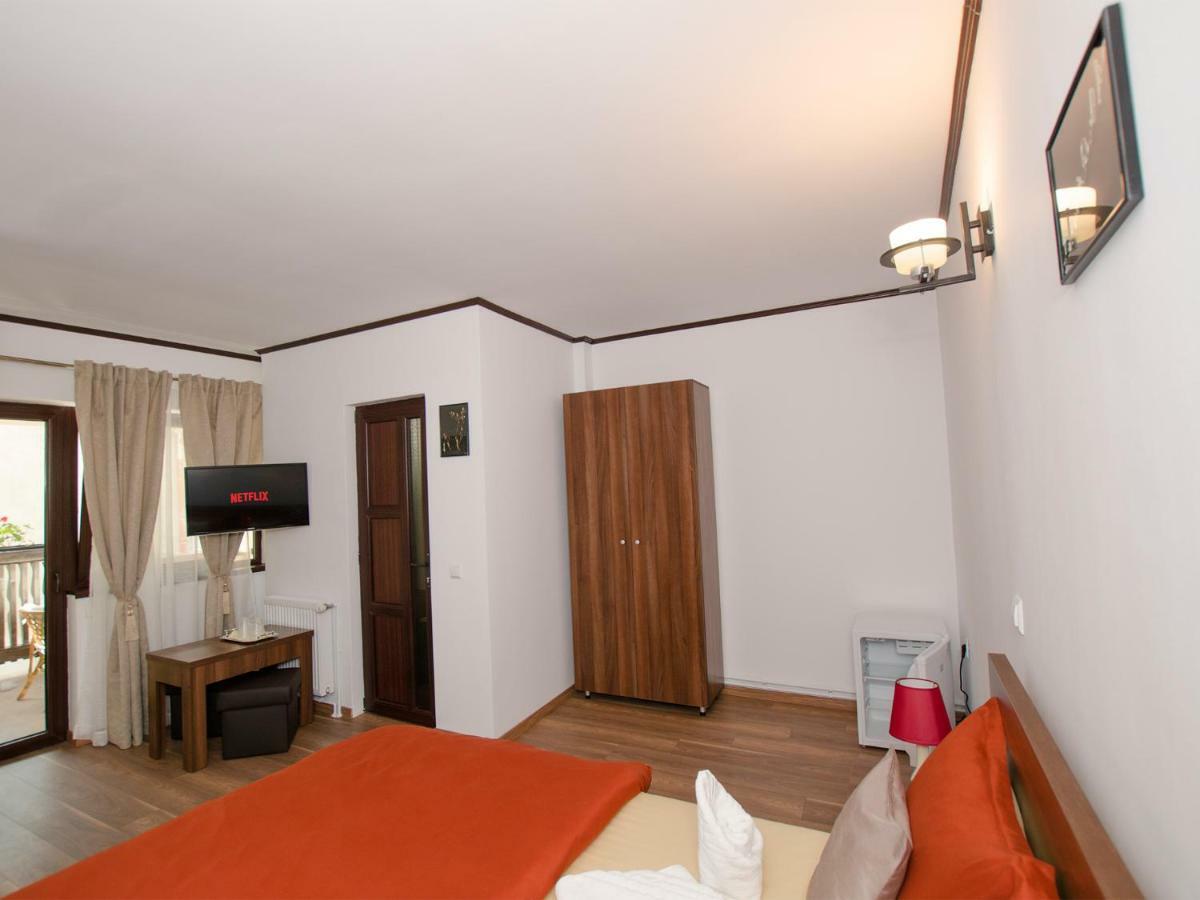 Ferienwohnung Chez Marcel Sinaia Exterior foto