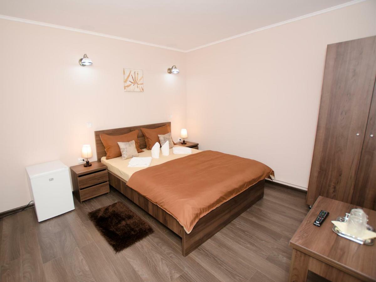 Ferienwohnung Chez Marcel Sinaia Exterior foto